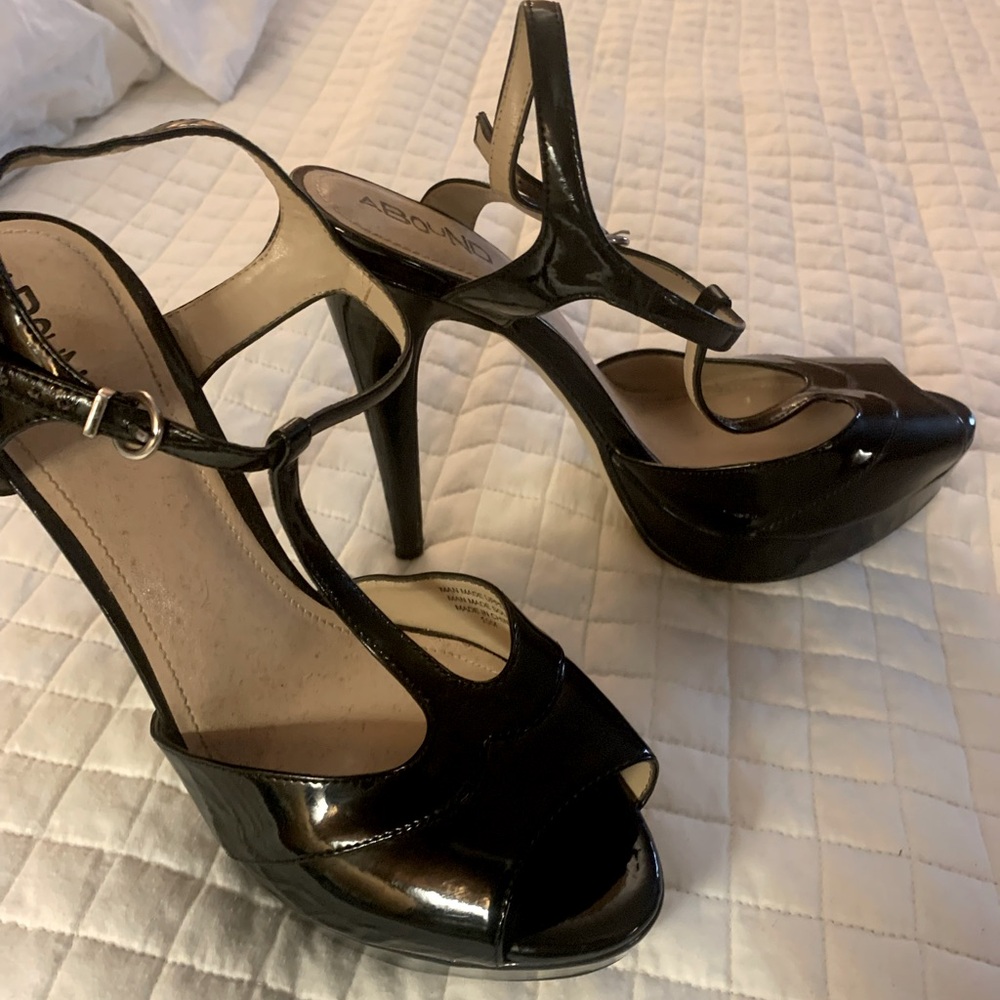 Abound high heels. Size 10 black. Great condition